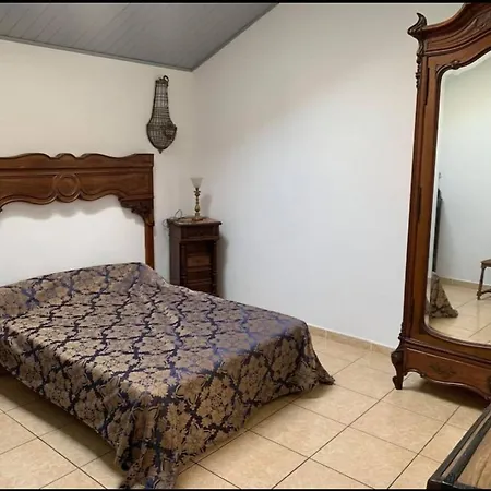 D'exception Sur Le Port Pittoresque De *